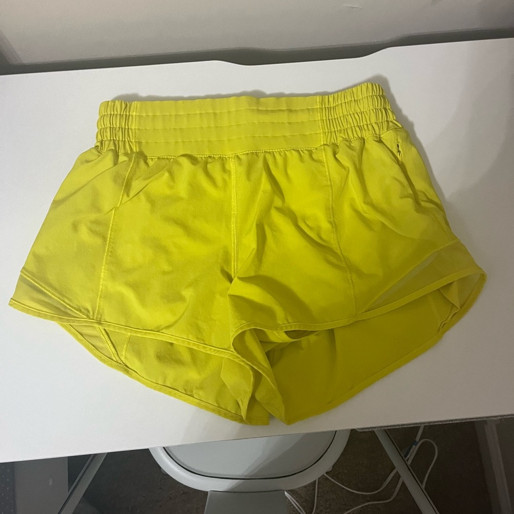 Lululemon Hotty Hots 2.5” inseam| High Rise | Color : Sonic Yellow | Size : 6